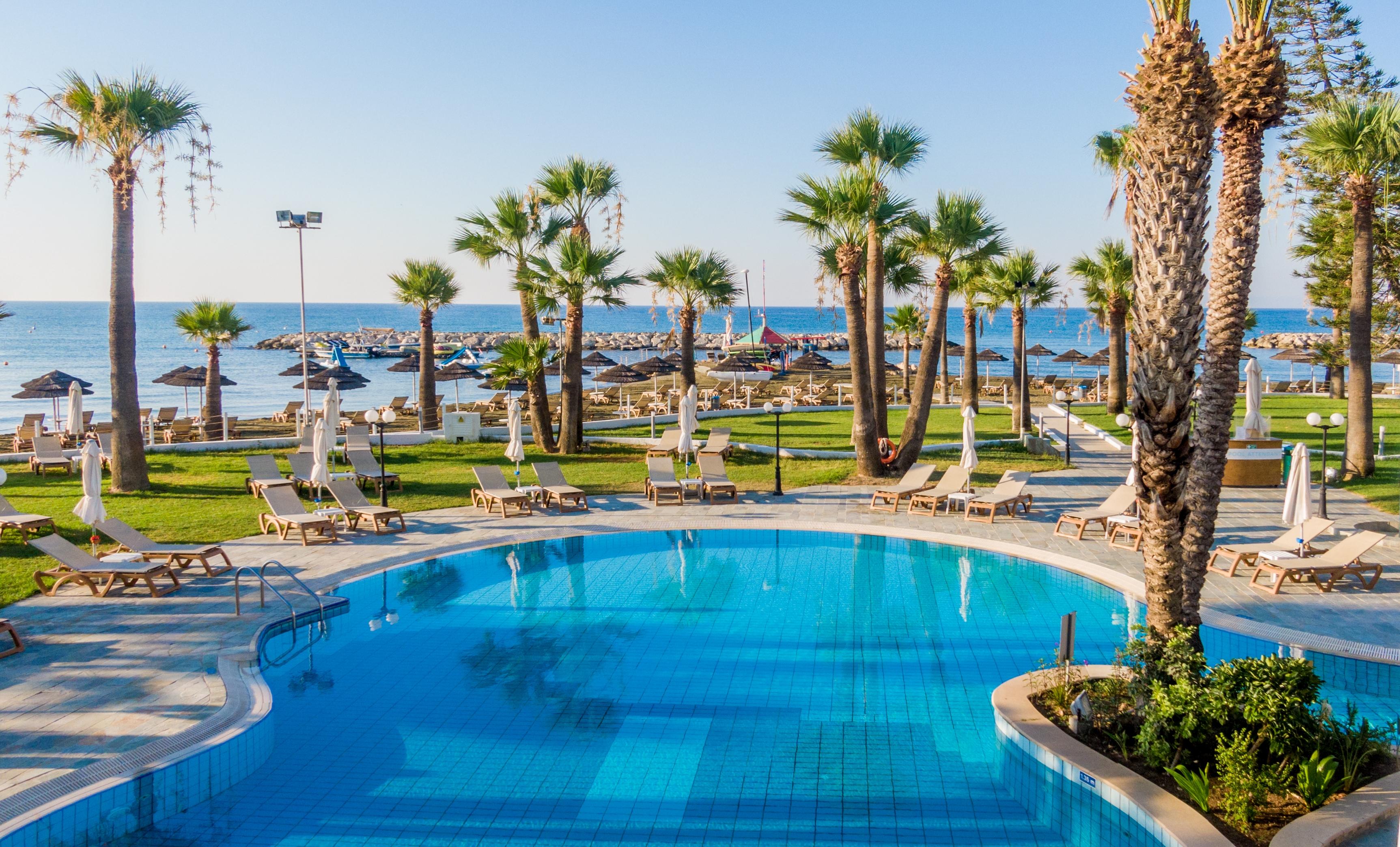 Golden Bay Beach Hotel Larnaca Exterior photo