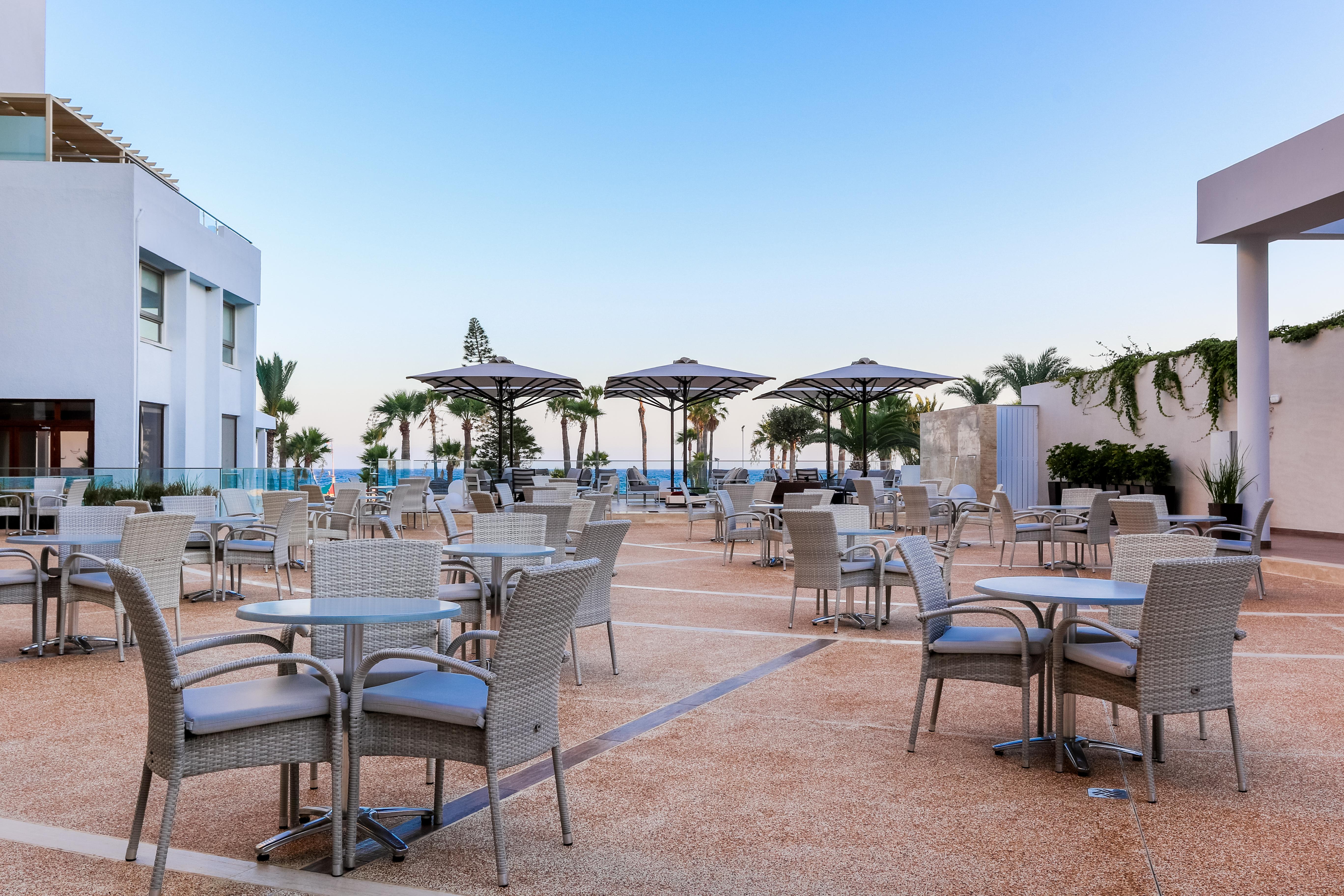 Golden Bay Beach Hotel Larnaca Exterior photo