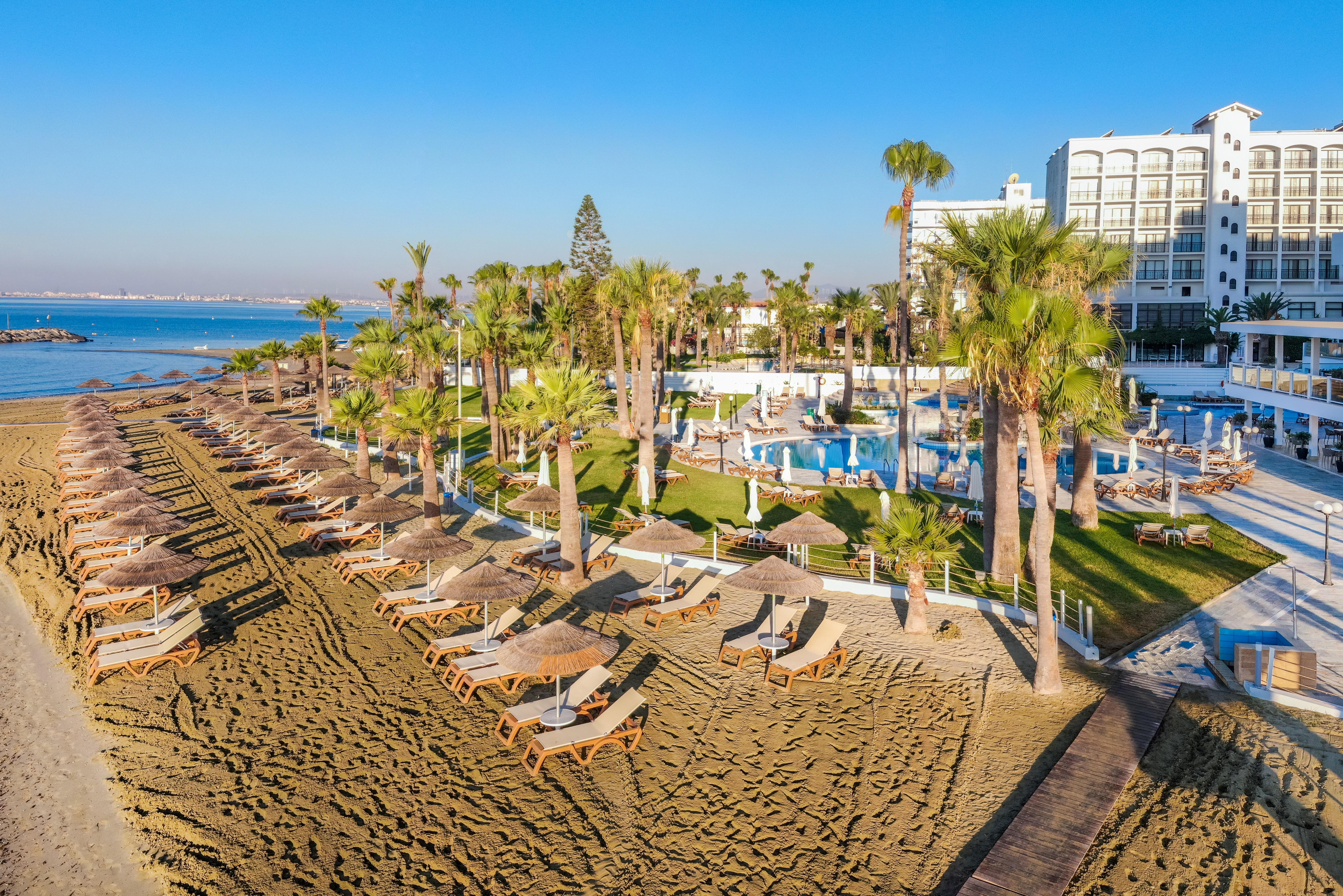 Golden Bay Beach Hotel Larnaca Exterior photo