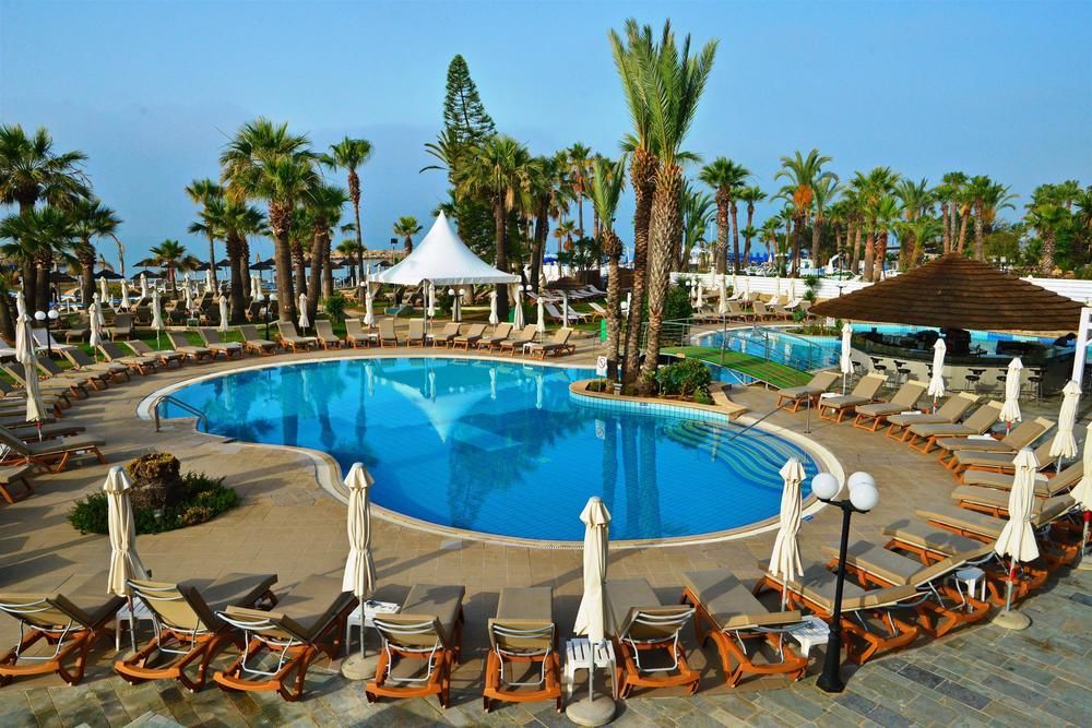 Golden Bay Beach Hotel Larnaca Exterior photo