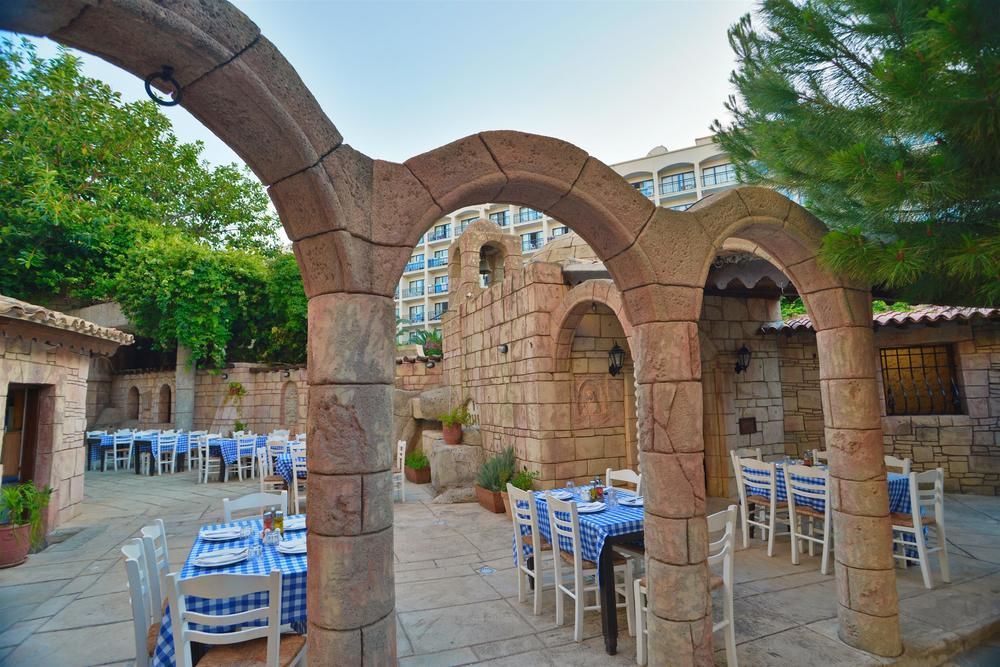 Golden Bay Beach Hotel Larnaca Exterior photo